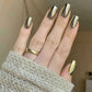 Glamoureuze metallic spiegelende nagellak uit 2023